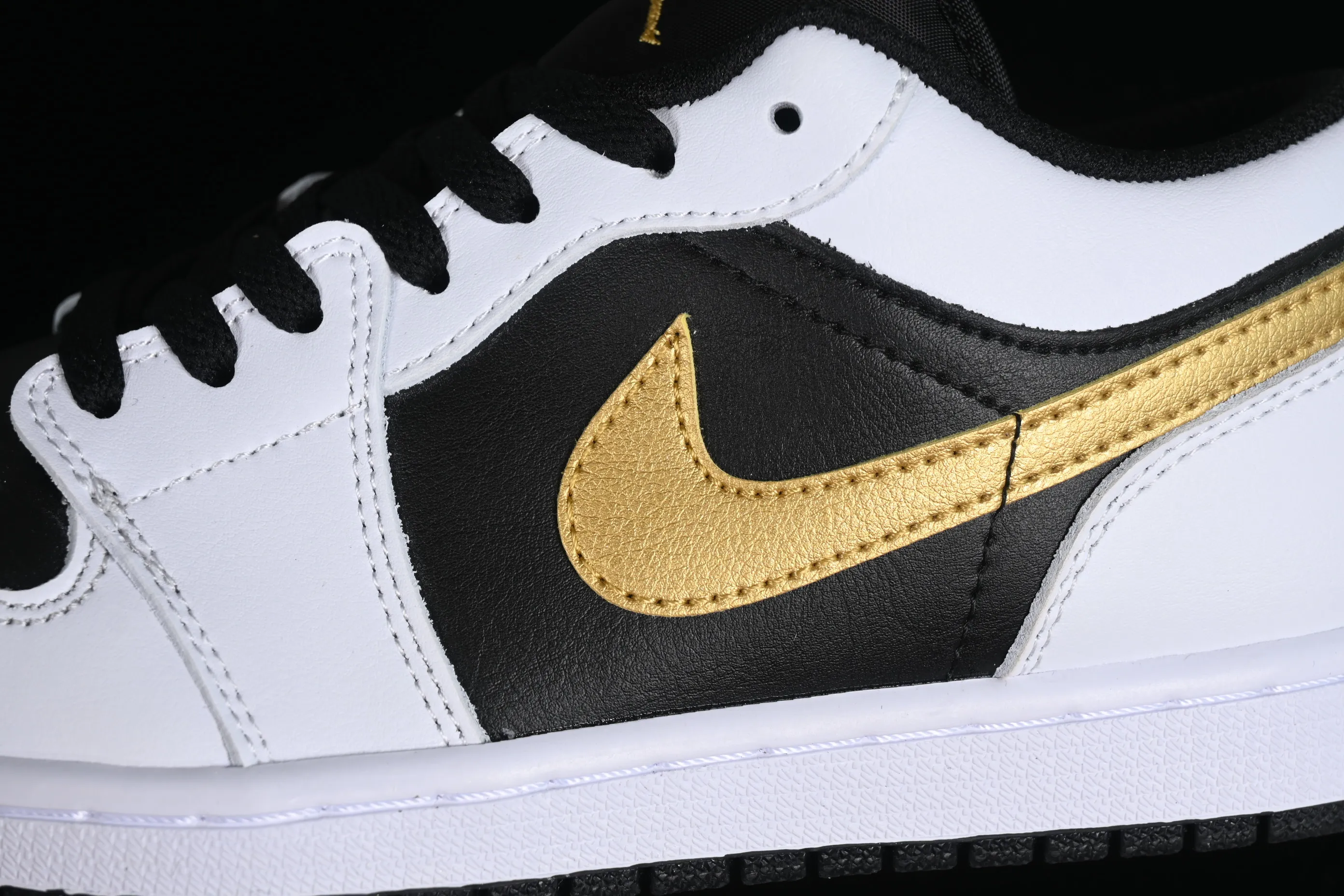 All categories Air Jordan Jordan series basketball shoes Air Jordan 1 Low Z version Air Jordan 1 Low AJ1 Joe 1 black and white gold hook low-top cultural basketball shoes 553558-172